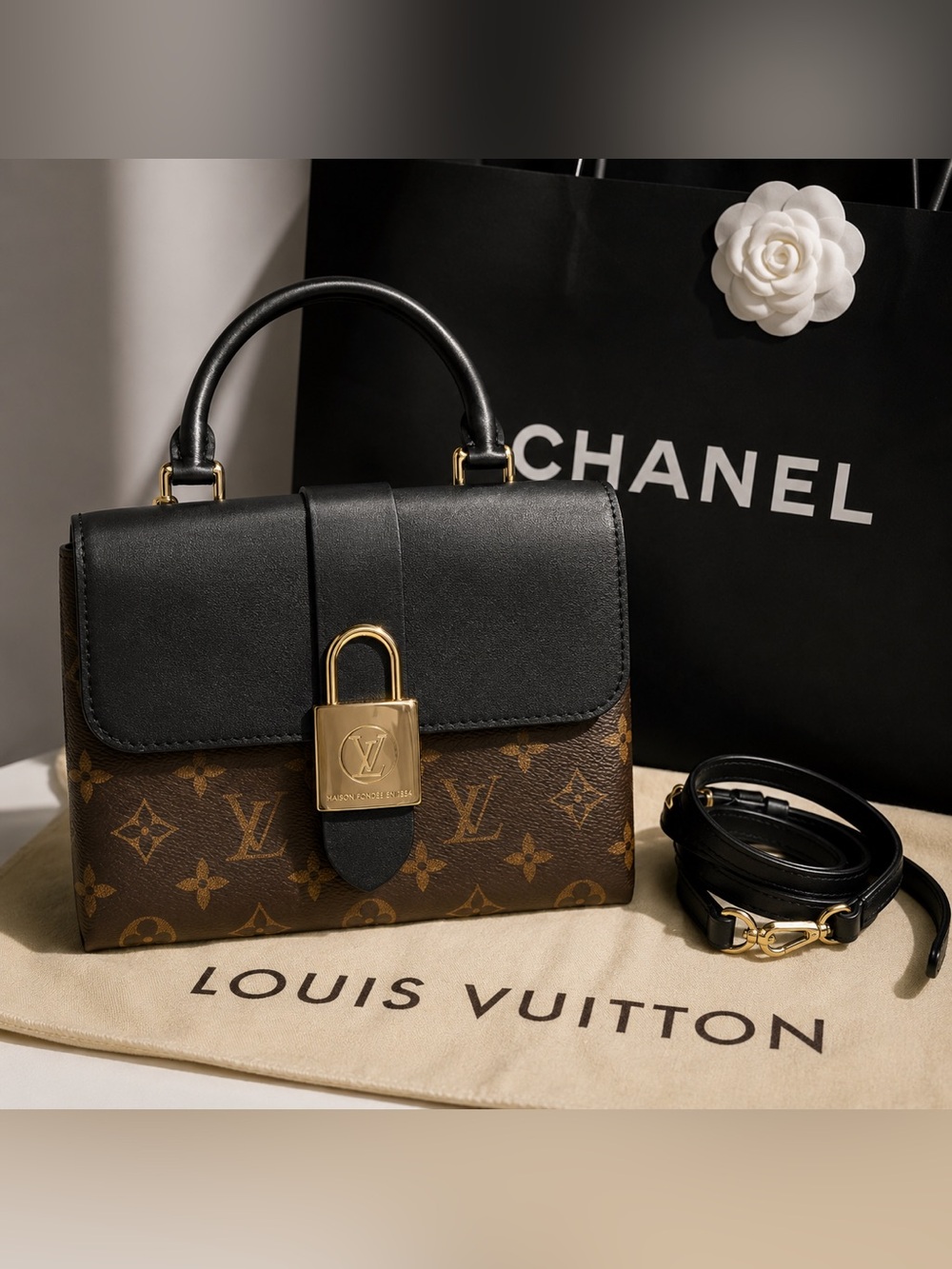 🖤 Louis Vuitton Locky BB 🖤with strap and dust bag